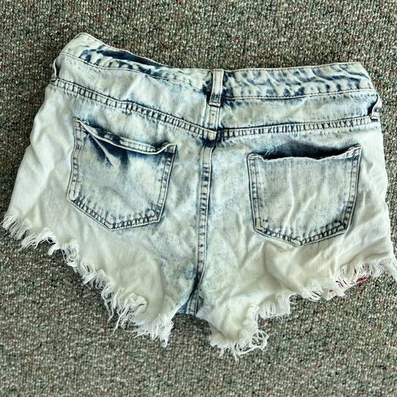 Shorts - Picture 2 of 3